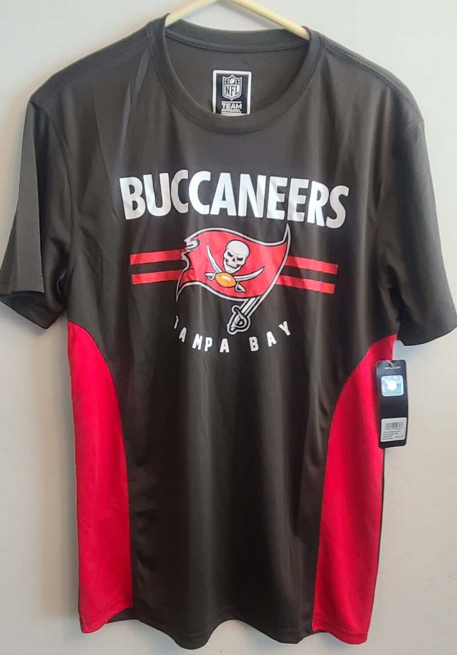 Tampa Bay Buccaneers NFL Team Apparel Dri-Fit T-Shirt Size Large NWT